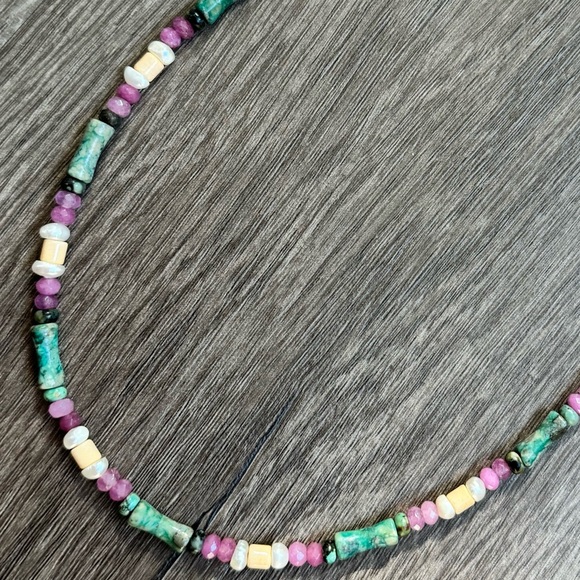 Handmade gemstone and pearl layering necklace - Picture 11 of 13